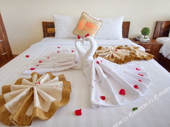 Фото Harvey Hotel & Apartments