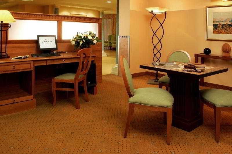 Фото Nice Promenade Residhome Aparthotel