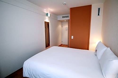 Фото Ibis Düsseldorf Hauptbahnhof