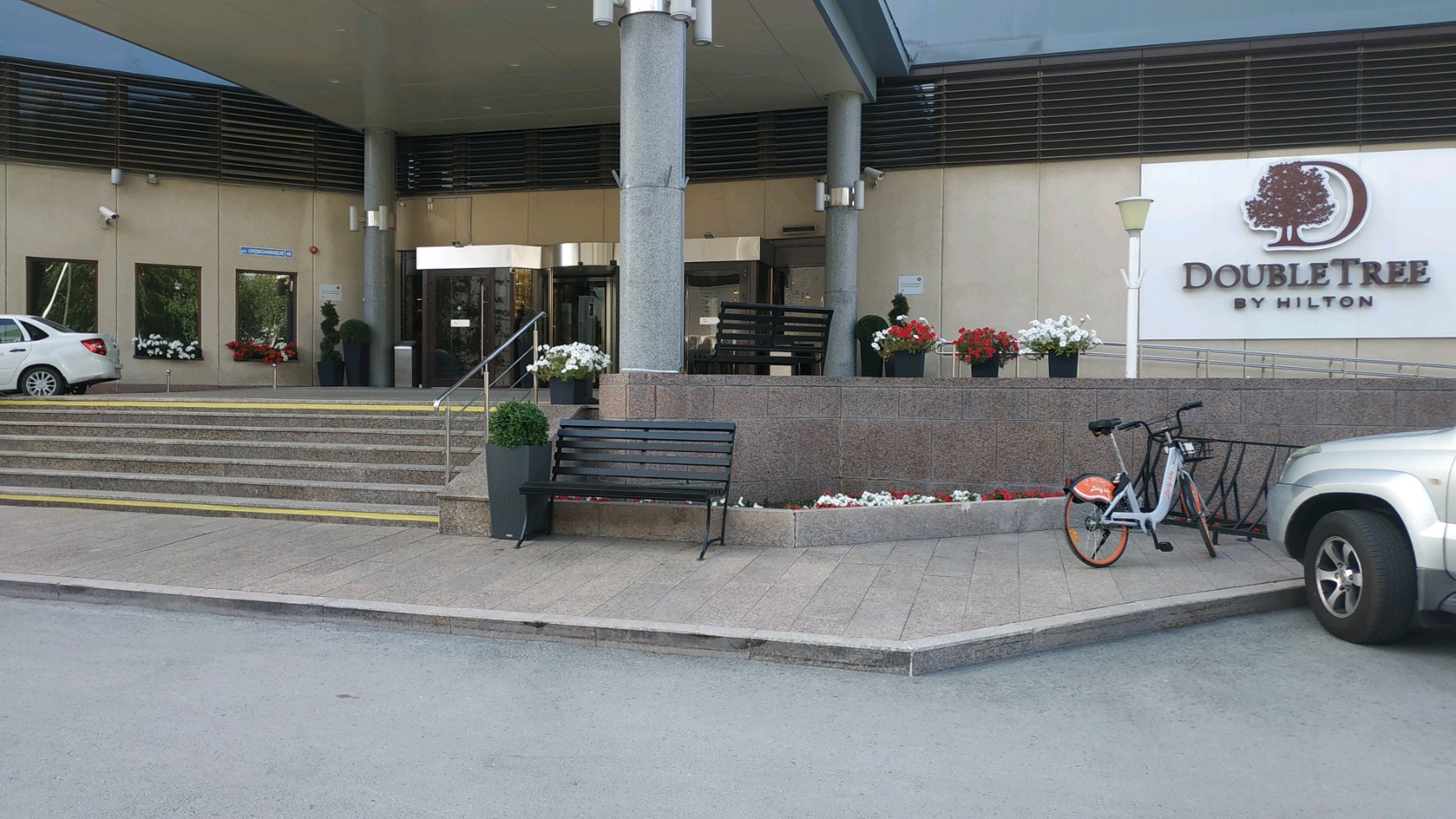 Фото DoubleTree by Hilton