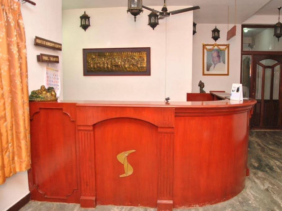 Фото Oyo 7829 Santhi inn