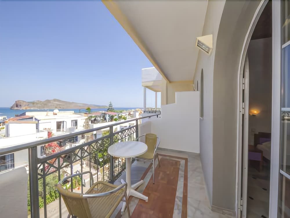 Фото Manias Hotel Apartments