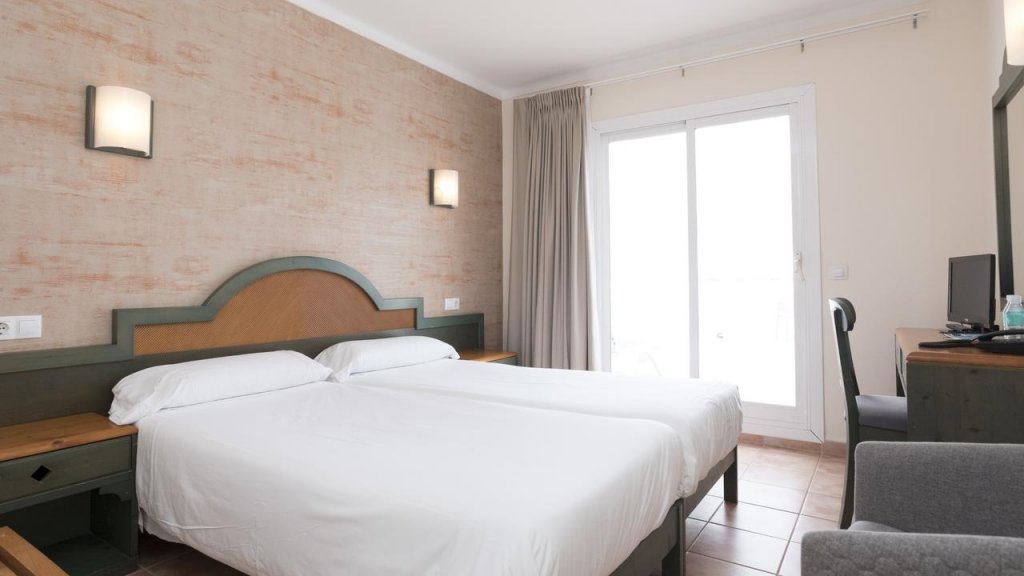 Фото Hotel Cala d'Or Gardens