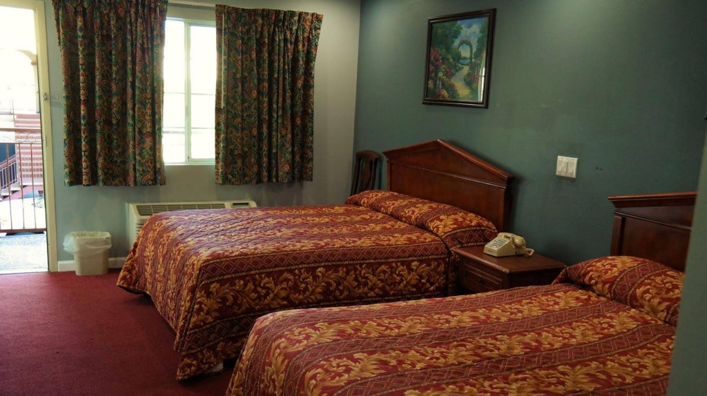 Фото отеля 2