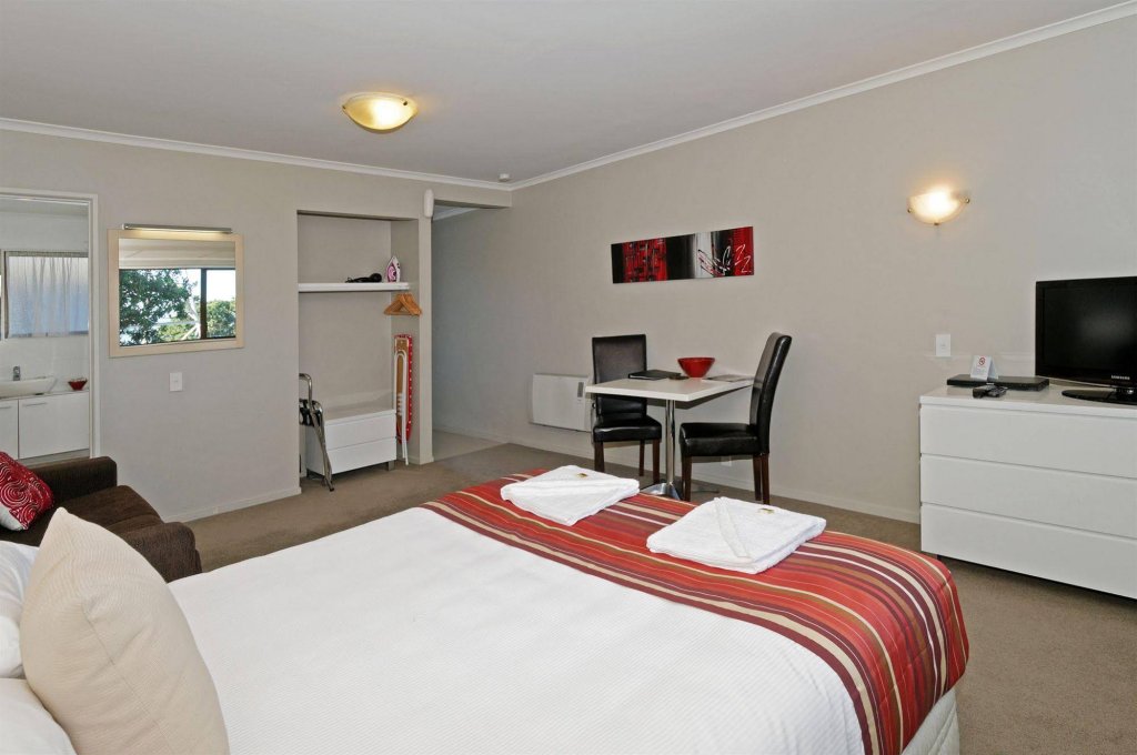 Фото Airport Harbour View Motel