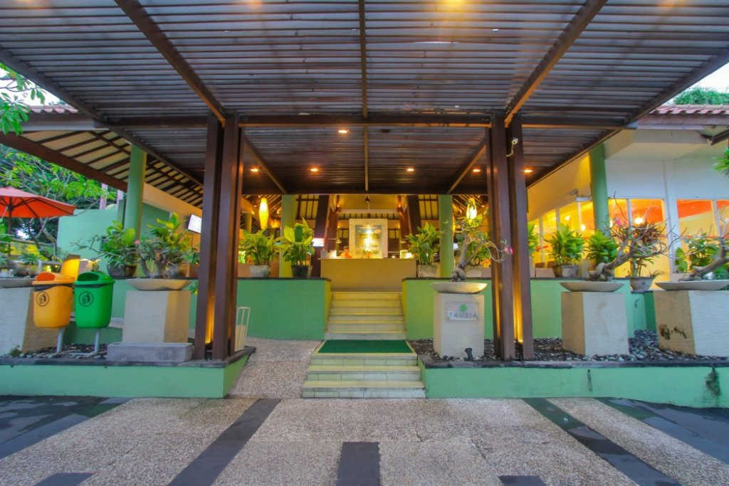 Фото Harris Hotel Kuta Tuban Bali