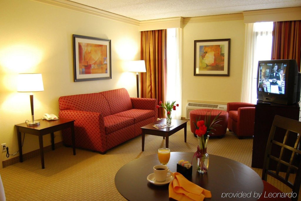 Фото Fairfield Inn & Suites by Marriott Dallas Love Field