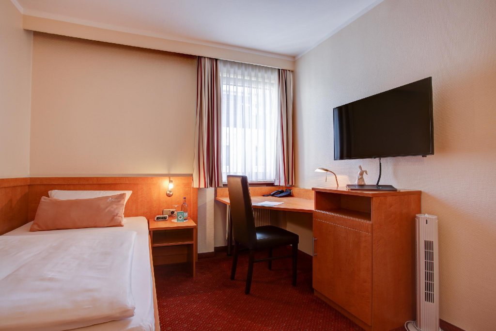 Фото Premier Inn Passau Weisser Hase