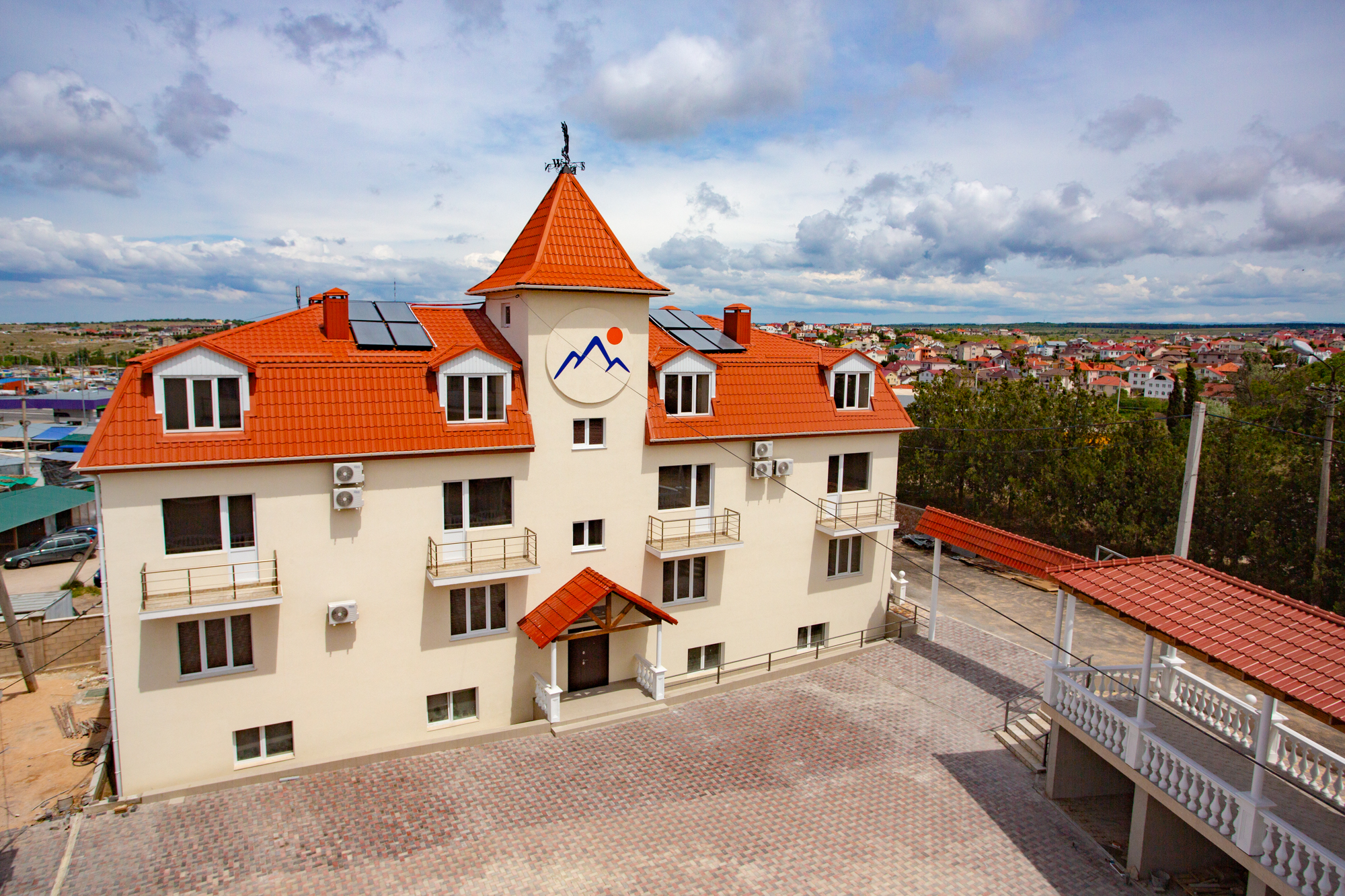 Фото отеля 1