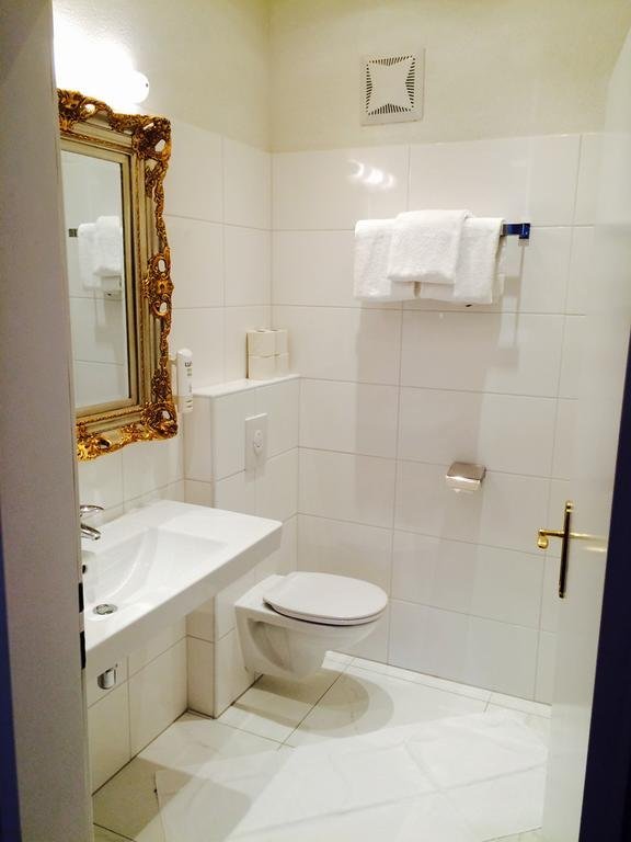 Фото Stadthotel Restaurant Auerhahn