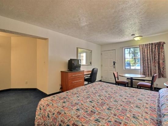 Фото Days Inn by Wyndham Indianapolis South