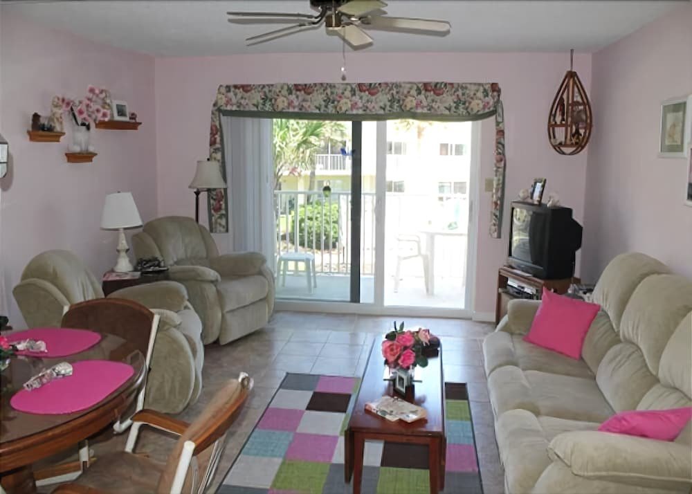 Фото Ocean View 2 Bed, 2 Bath, Steps to the Beach - Spanish Trace 240