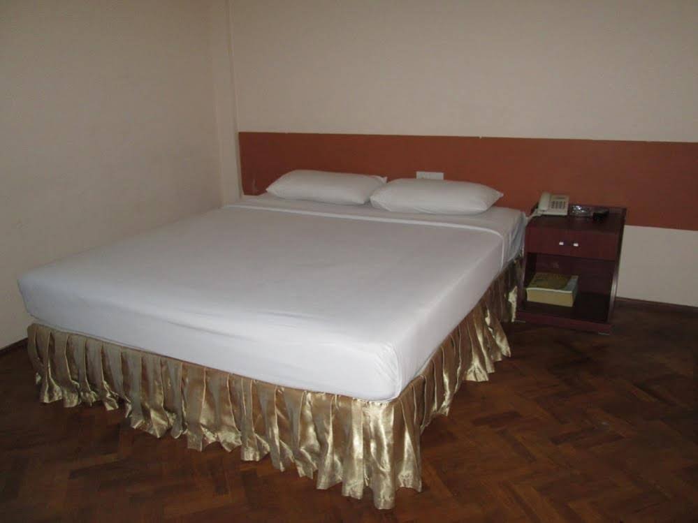 Фото Royal Crown Hotel