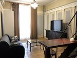 Antikvar Inter'er Na Pushkinskoj Apartments (Bolshoy Gnezdnikovsky Lane, 10), short-term housing rental
