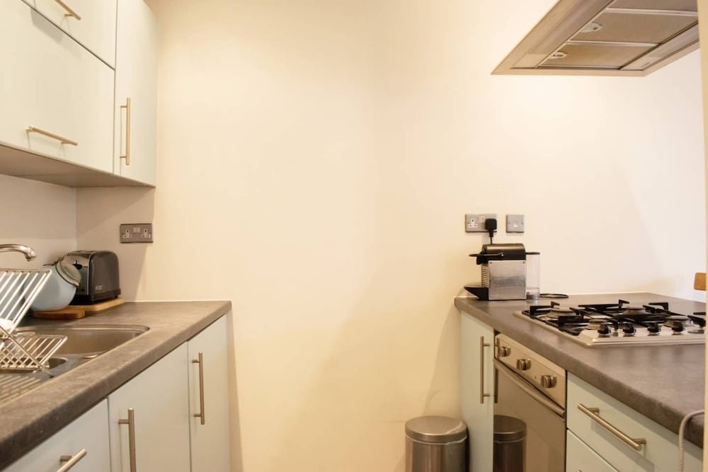 Фото 1 Bed with Balcony by Broadway Market & Columbia Road