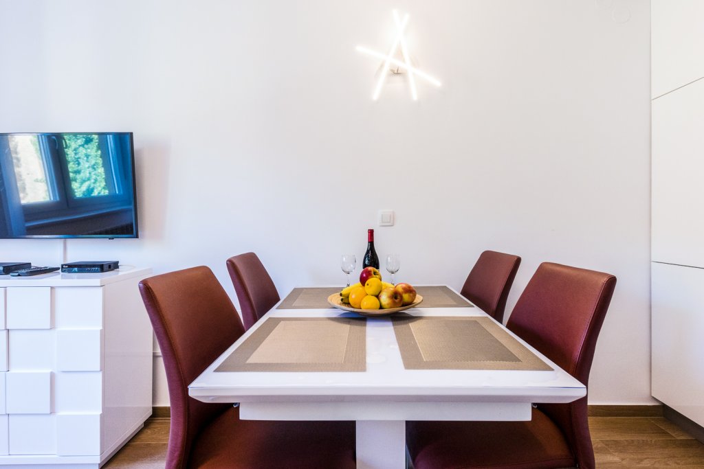 Фото Spacious 2bdr Apartment on Tkalciceva Street