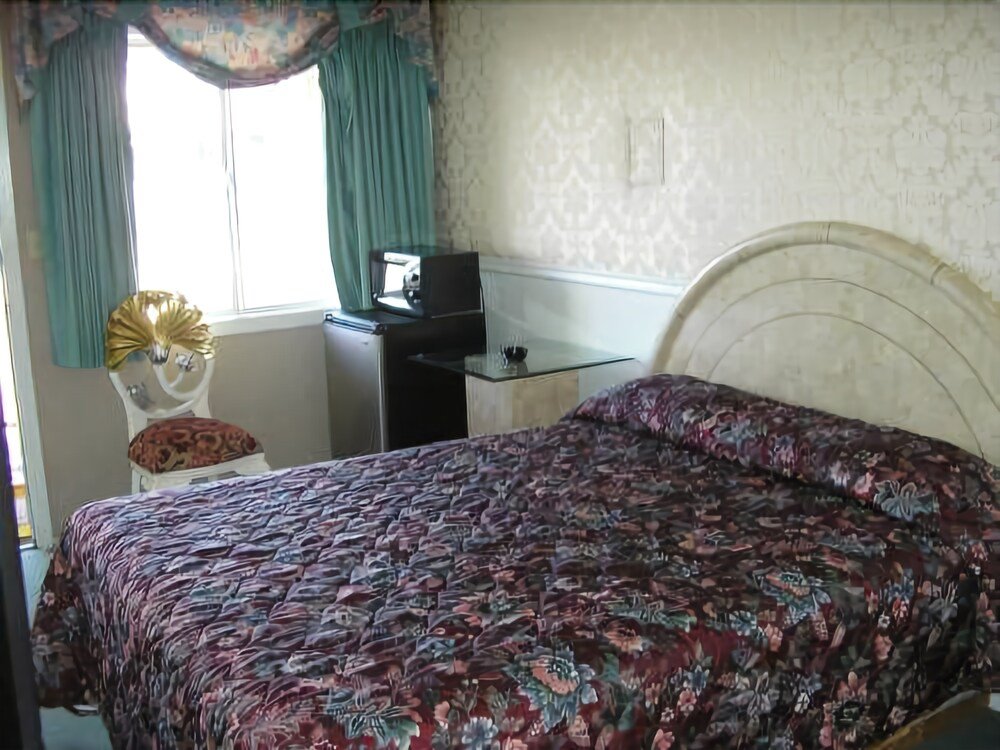 Фото Oceanside Inn & Suites, a Days Inn by Wyndham