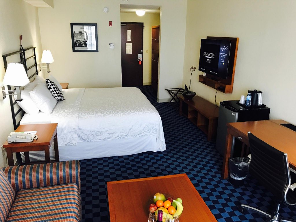 Фото Seven Sebring Raceway Hotel