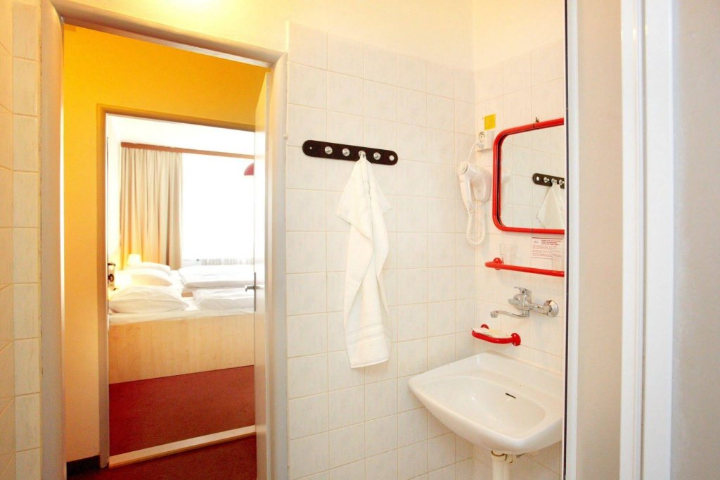 Фото Hotel Charles Central