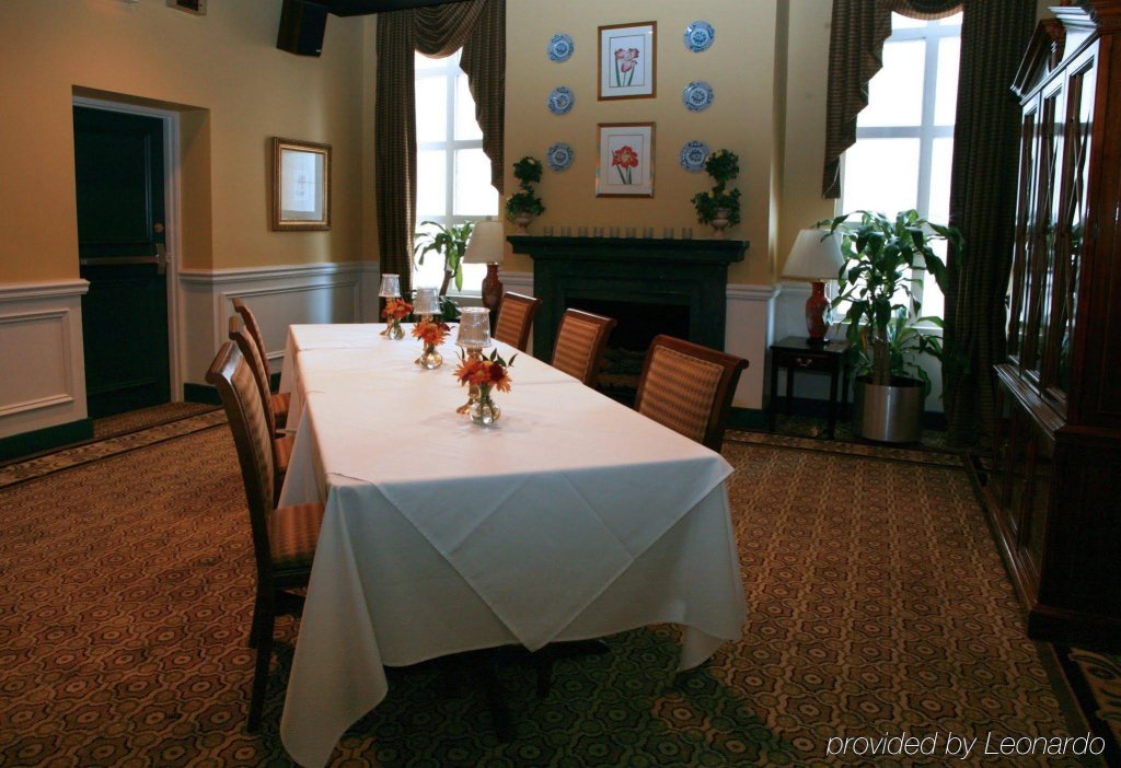 Фото The Dunhill Hotel