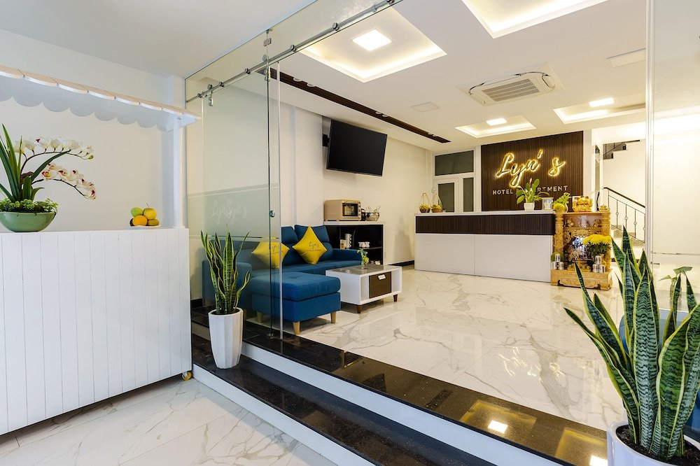 Фото Lyn's Hotel & Apartment