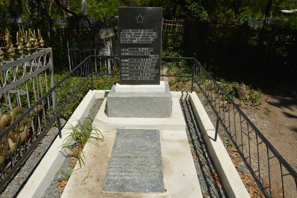 Памятник, мемориал Братская могила советских воинов, Симферополь, фото