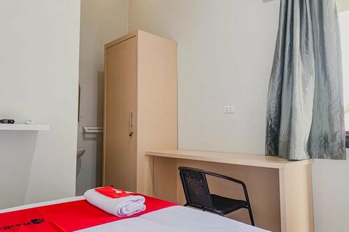 Гостиница RedDoorz Syariah near Universitas Syiah Kuala Aceh в Банда-Ачехе