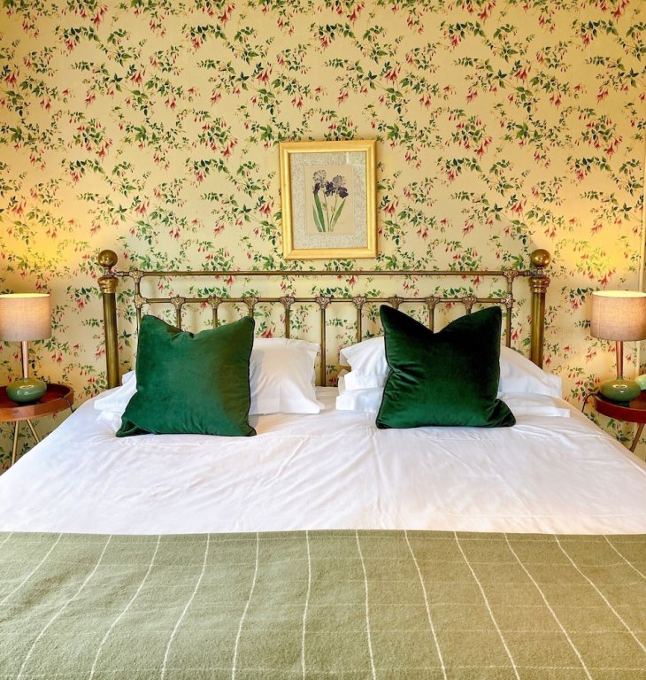 Фото Burleigh Court