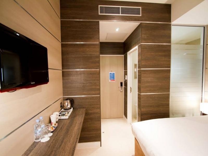 Фото The Wesley Euston