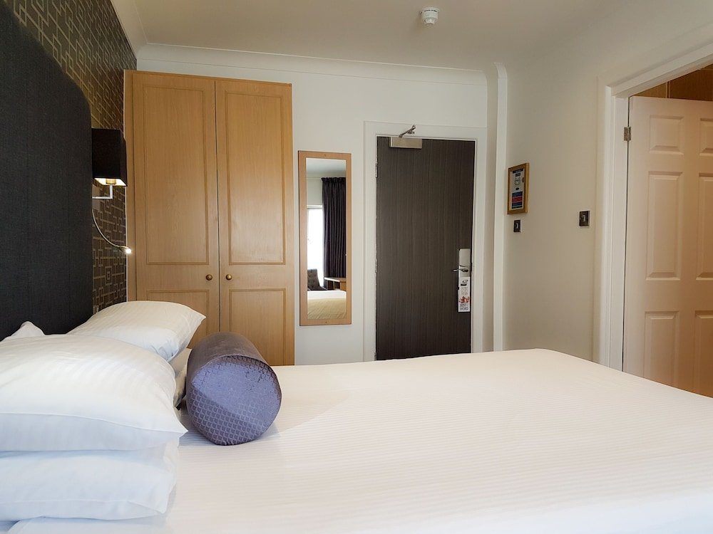 Фото The Cumberland Hotel