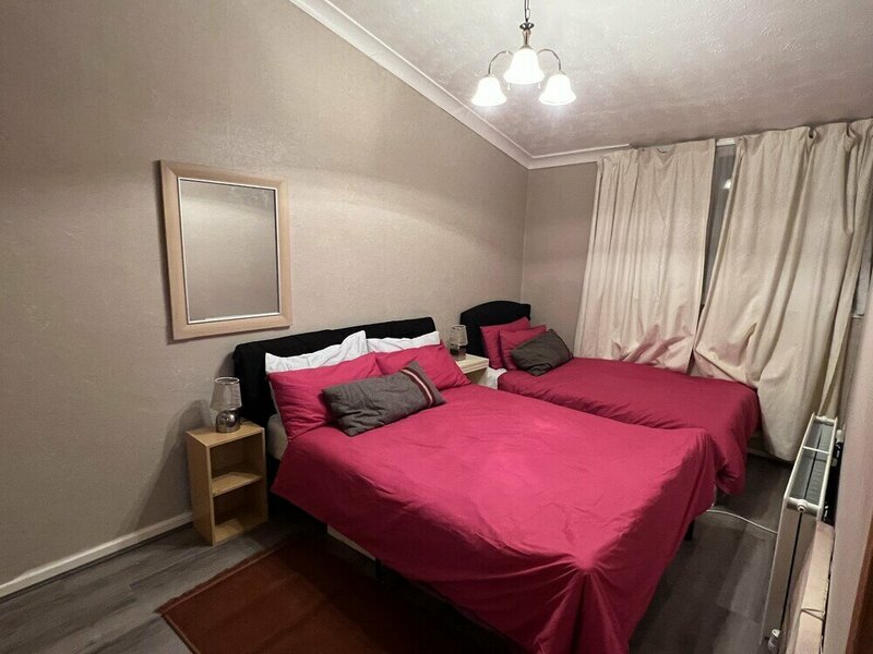 Гостиница Stunning 3-bed House in Enfield, can Sleep 10 в Лондоне