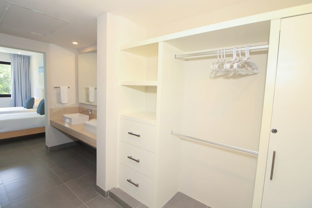 Фото Nick Price Apartments by Spot Rentals