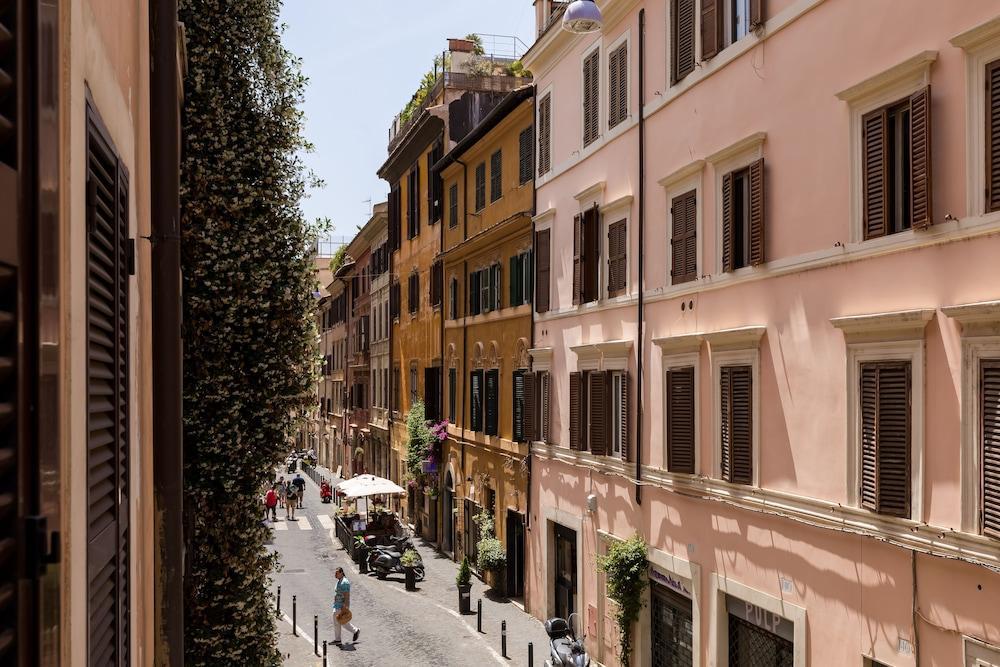 Фото A World Aparts - 87 Boschetto