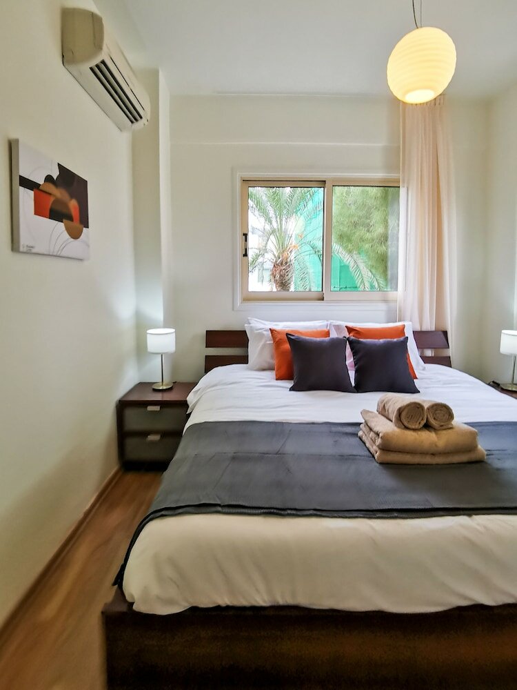 Фото Phaedrus Living: City View Luxury Iras Flat 102