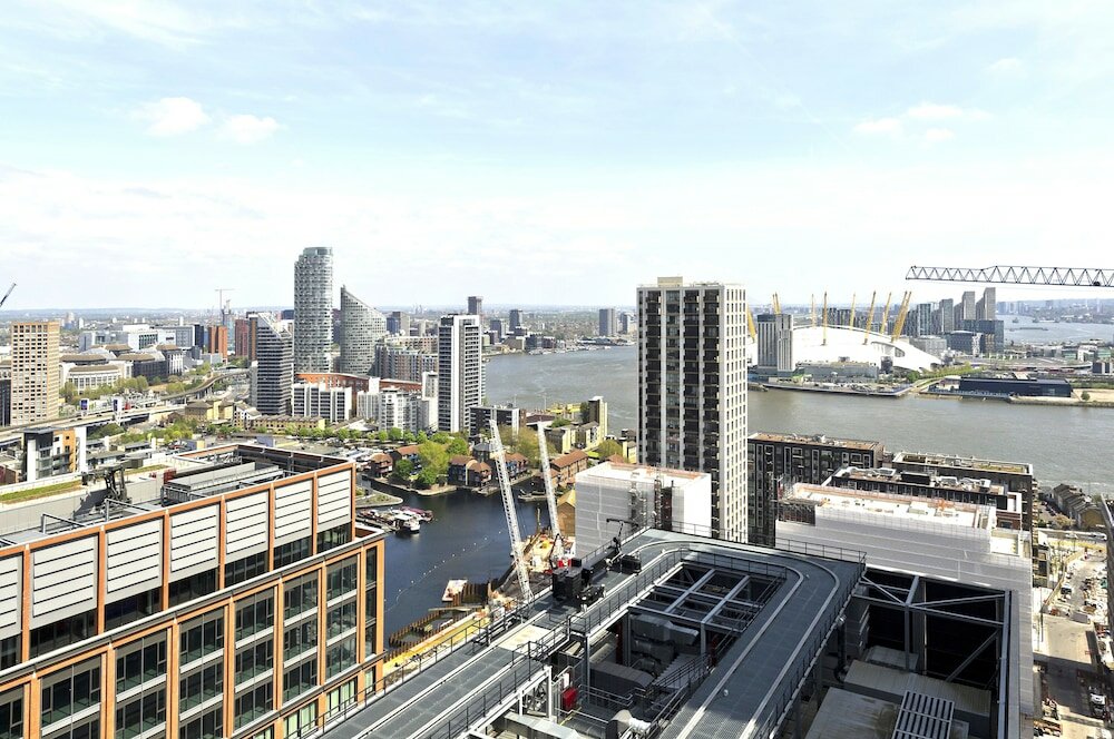 Фото Luxury Waterfront Studio in Canary Wharf by Underthedoormat