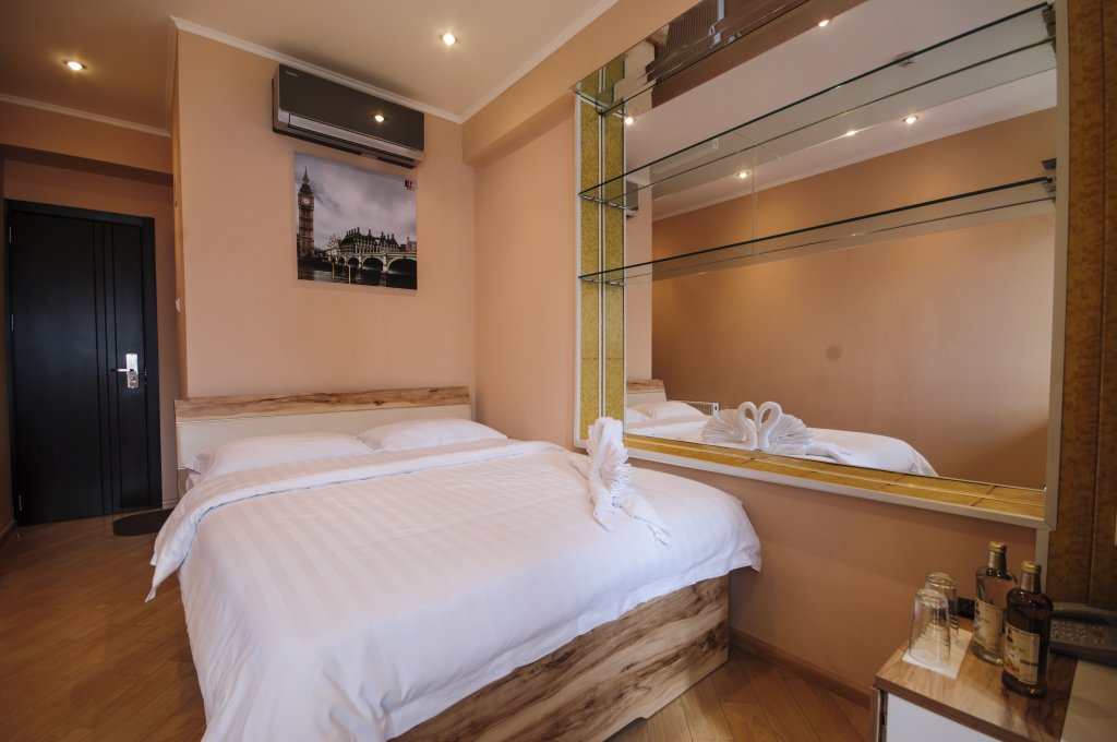 Фото London Palace Tbilisi