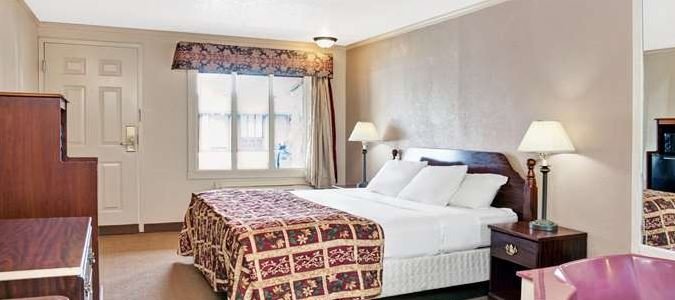 Фото Knights Inn Madison Heights