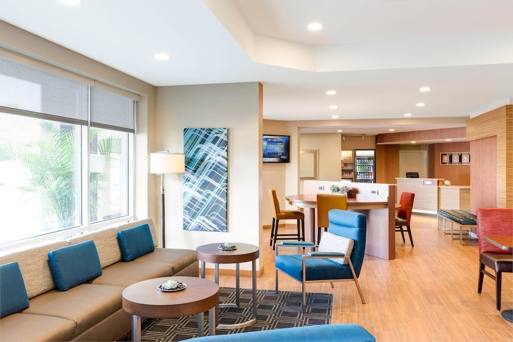 Фото TownePlace Suites by Marriott Indianapolis Airport