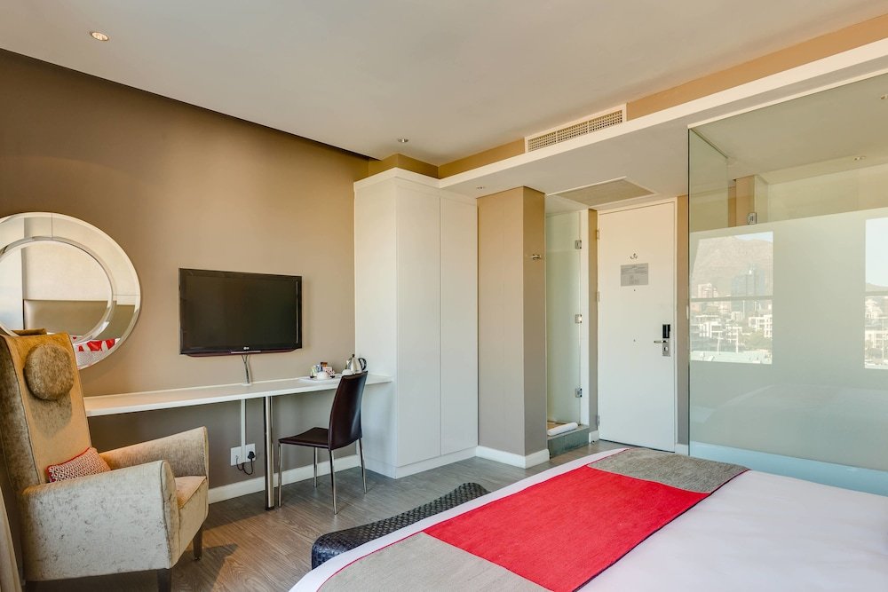 Фото Protea Hotel Cape Town Waterfront Breakwater Lodge