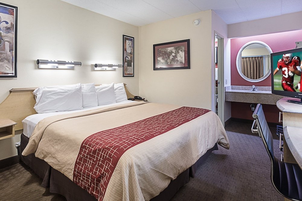 Фото Red Roof Inn Detroit - Farmington Hills