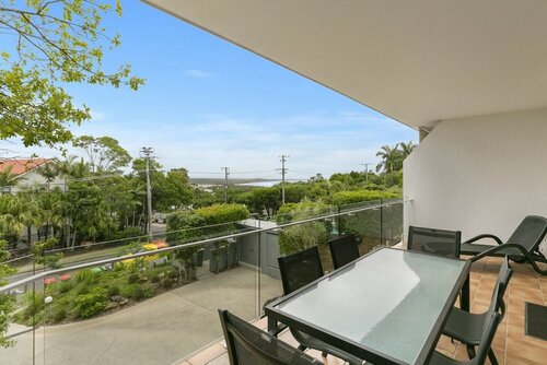 Гостиница Charming Noosa Heads Apartment; Laguna Bay Views - Unit 6 Taralla 18 Edgar Bennett Avenue