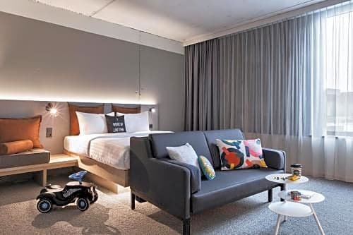 Фото Moxy Frankfurt City Center