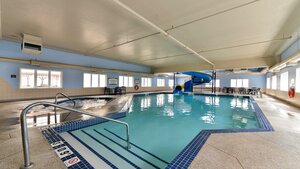 Гостиница Staybridge Suites Calgary Airport