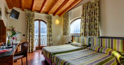 Внешний вид отеля Hotel Leonardo da Vinci в Лимоне-суль-Гарде, фото 2