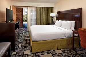 Гостиница Best Western Plus Meridian Inn & Suites, Anaheim-Orange