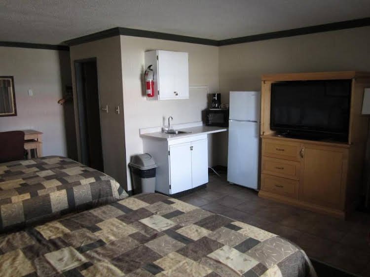 Фото Coast Dawson Creek Hotel