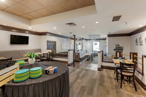 Внешний вид отеля Best Western Plus Toronto Airport Hotel в Миссиссоге, фото 1