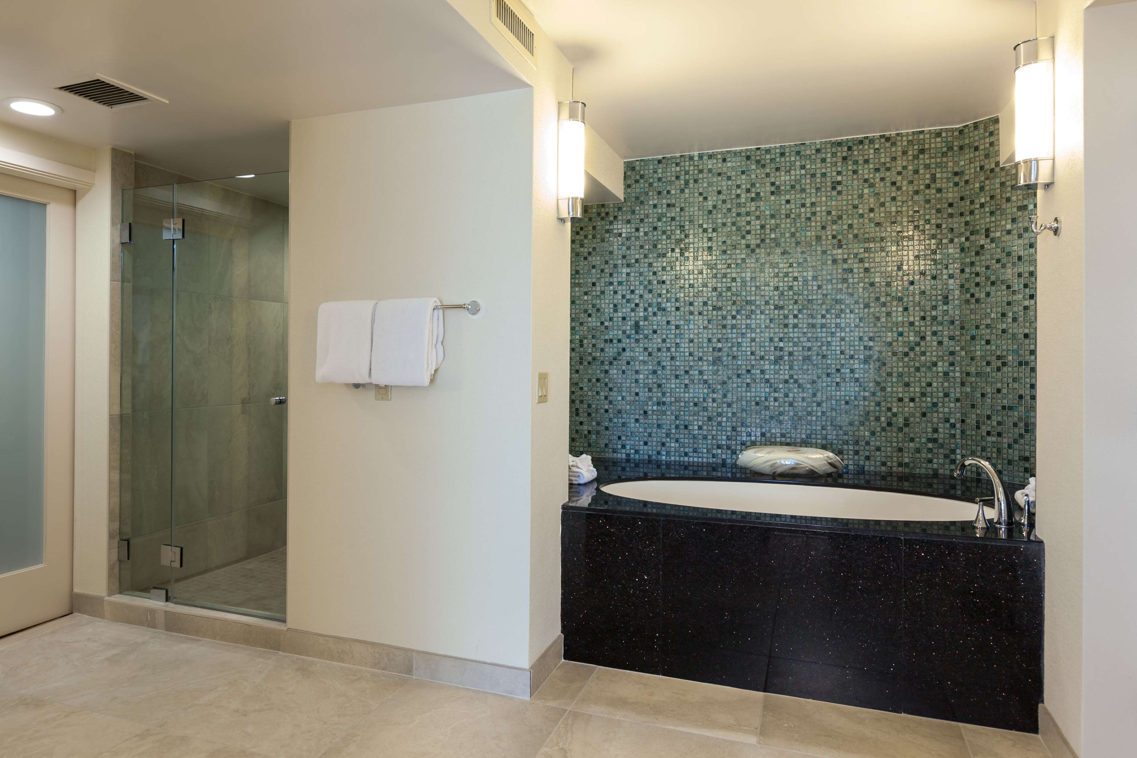 Фото Sonesta Redondo Beach & Marina