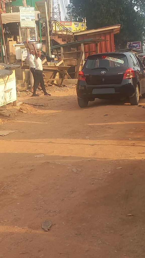 Electronic devices and components Elbee, Accra, photo