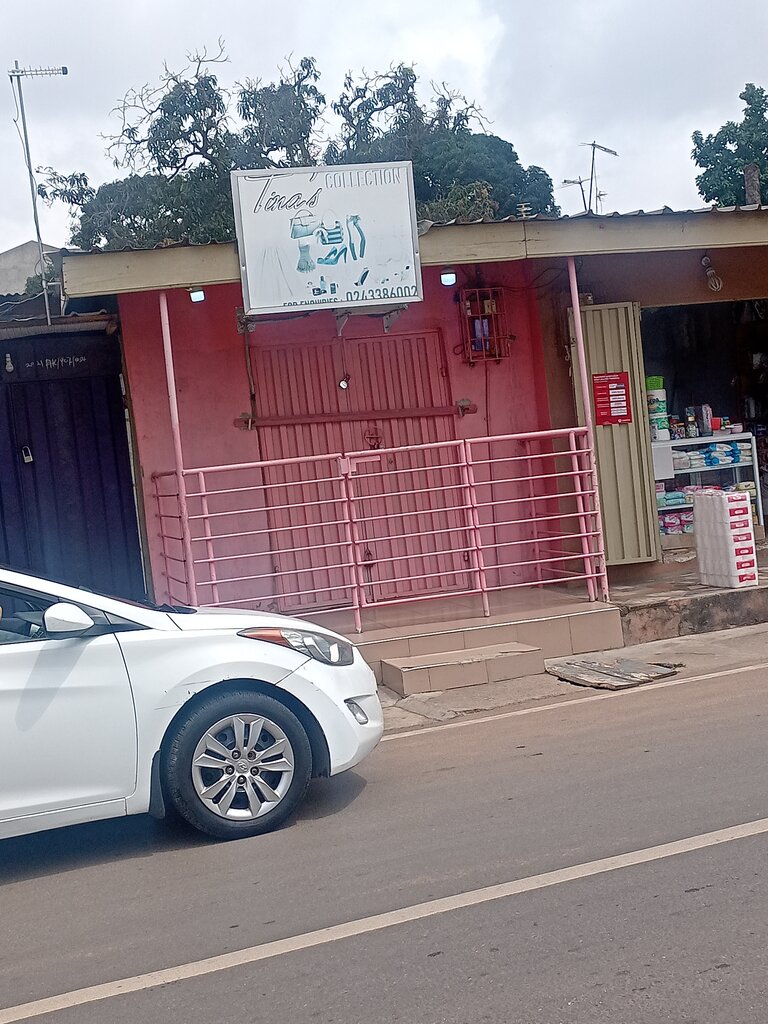 Clothing store Tina's collection, Accra, photo
